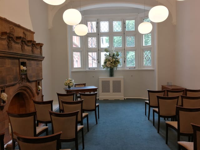 Elegant Marylebone Room in Mayfair Library, perfect for workshops and small gatherings.