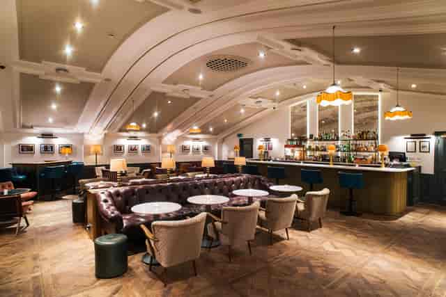 Stylish bar in The Castle Cinema, ideal for meetings and events with elegant decor.