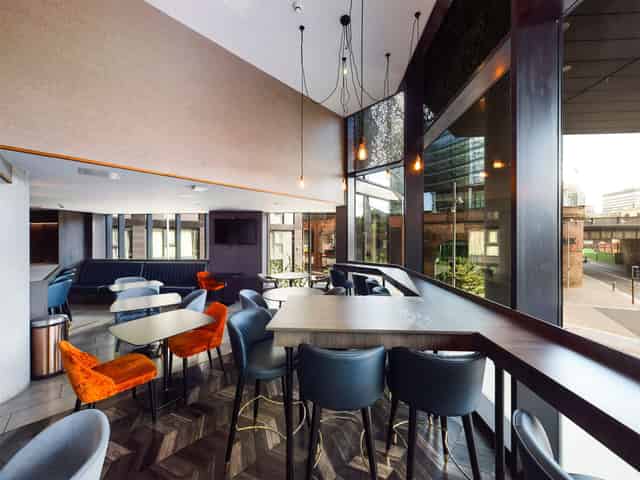 Embankment Lounge 