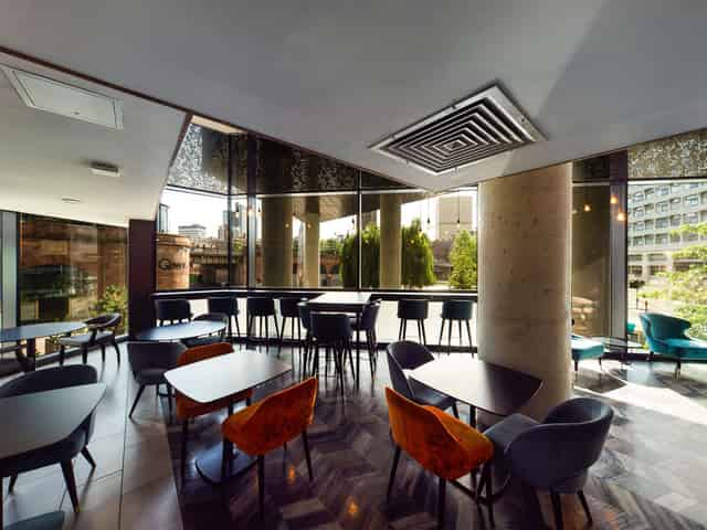 Embankment Lounge 