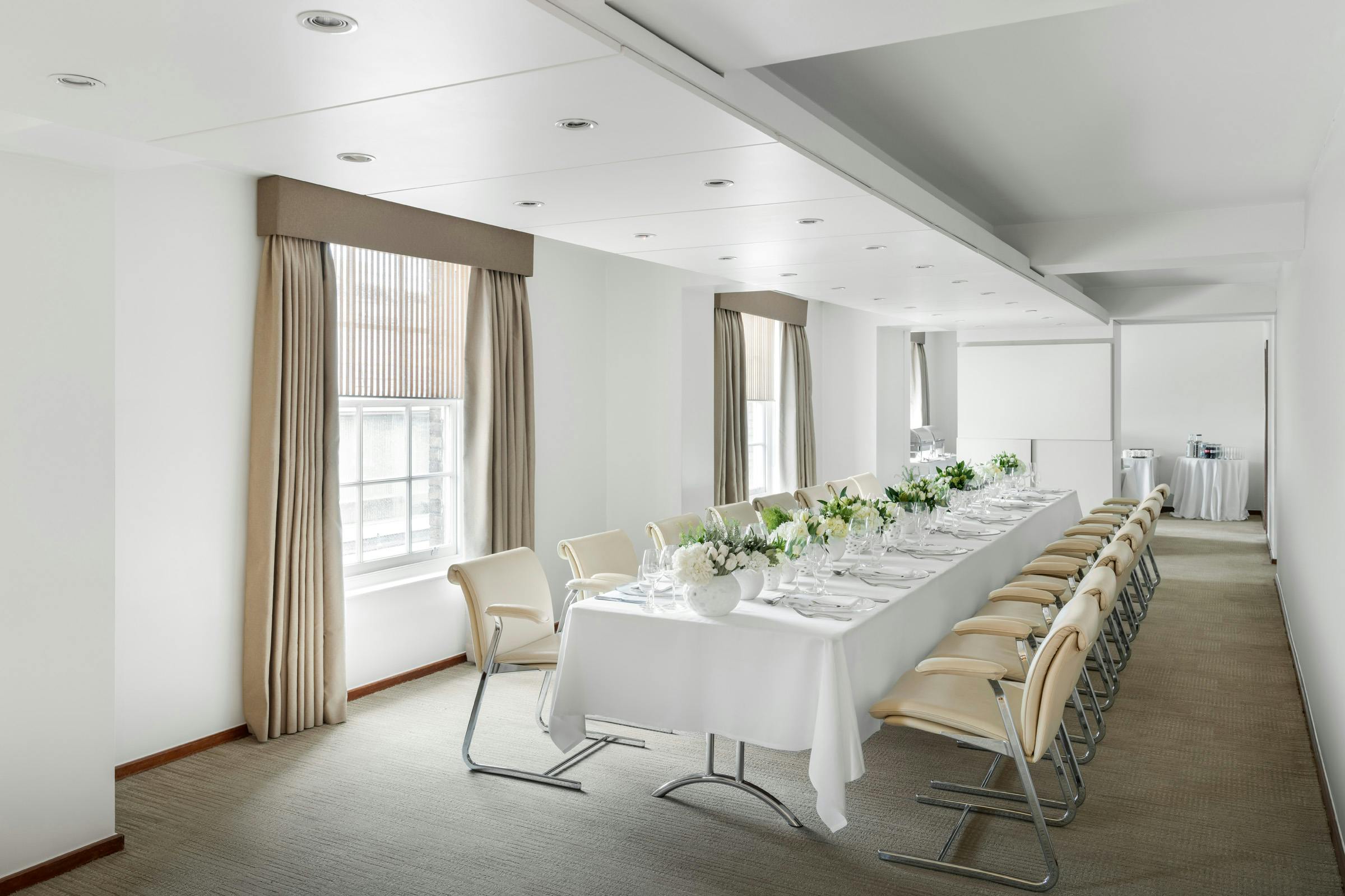 Elegant meeting room at COMO Metropolitan London, perfect for corporate events and gatherings.