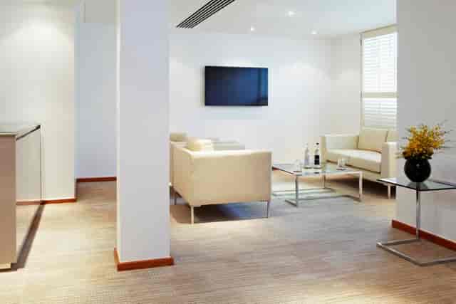 Modern meeting space at COMO Metropolitan London, ideal for small group events and presentations.