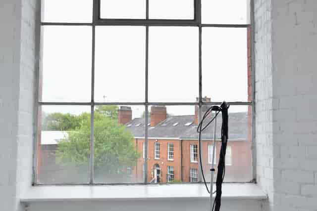 Spacious Tanzaro Studio with large windows, ideal for conferences and workshops.