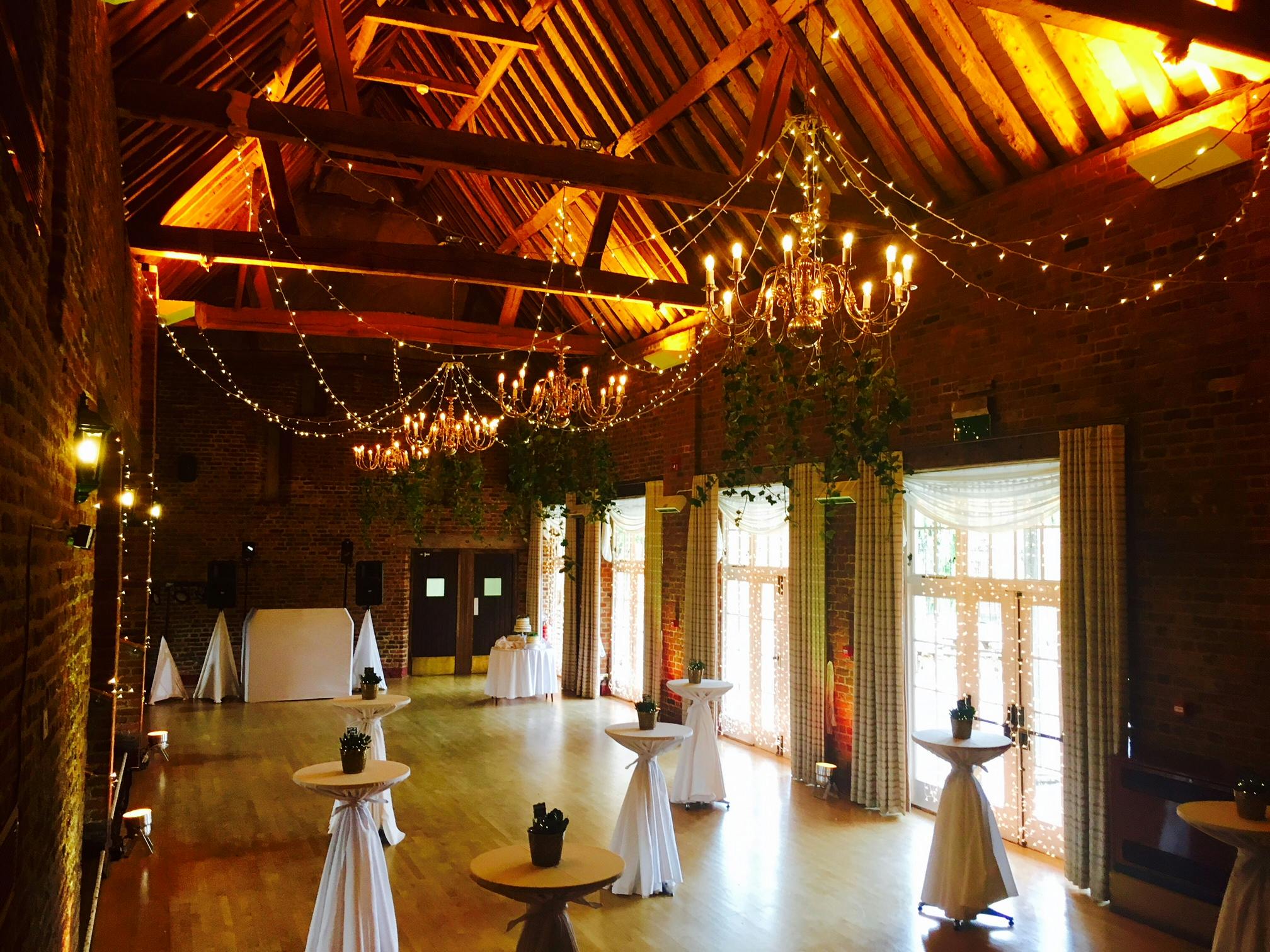 Elegant event space with wooden beams, ideal for weddings and upscale gatherings.