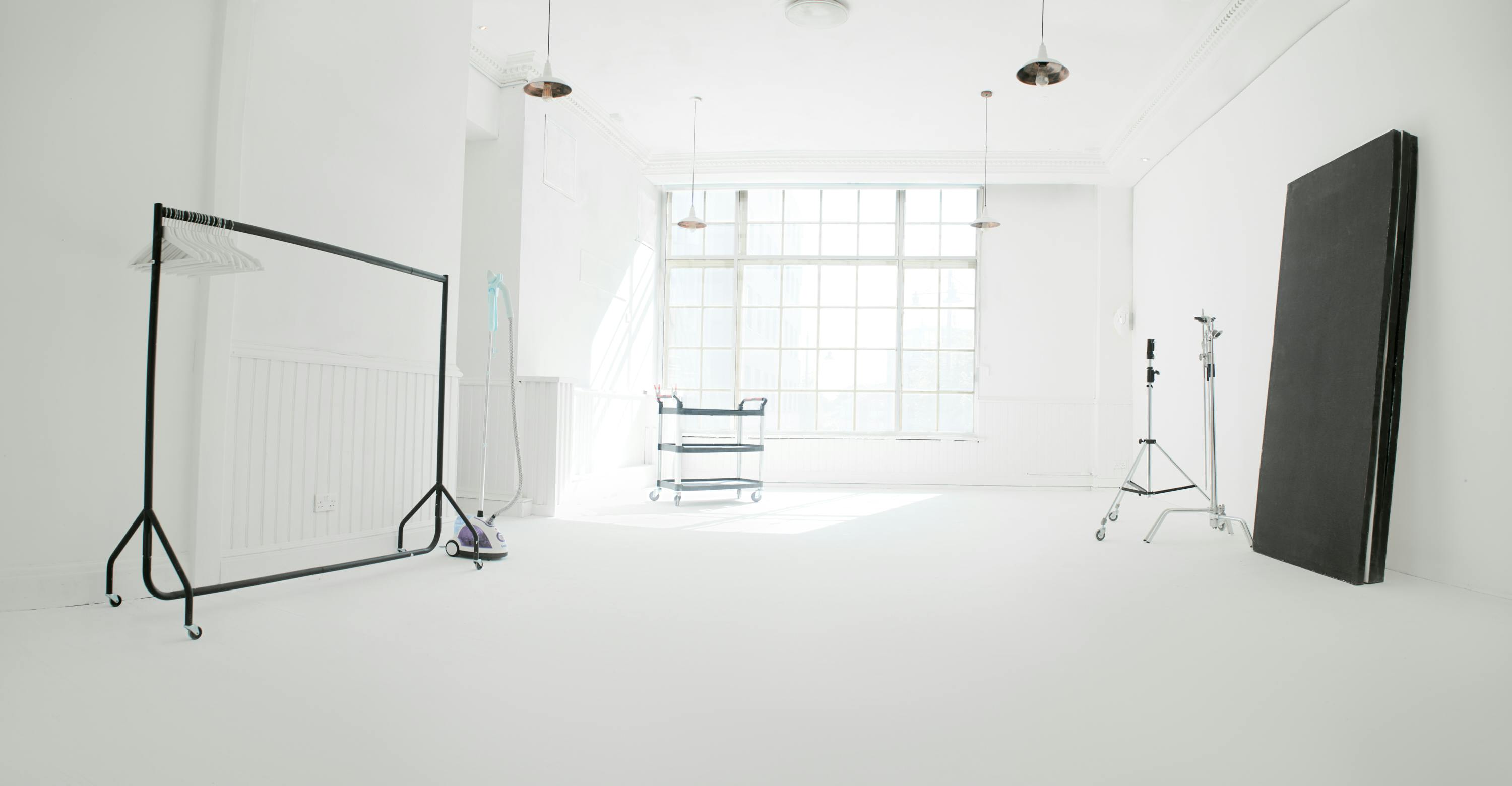 Spacious minimalist event space in PS Spaces Wimbledon, ideal for workshops and meetings.