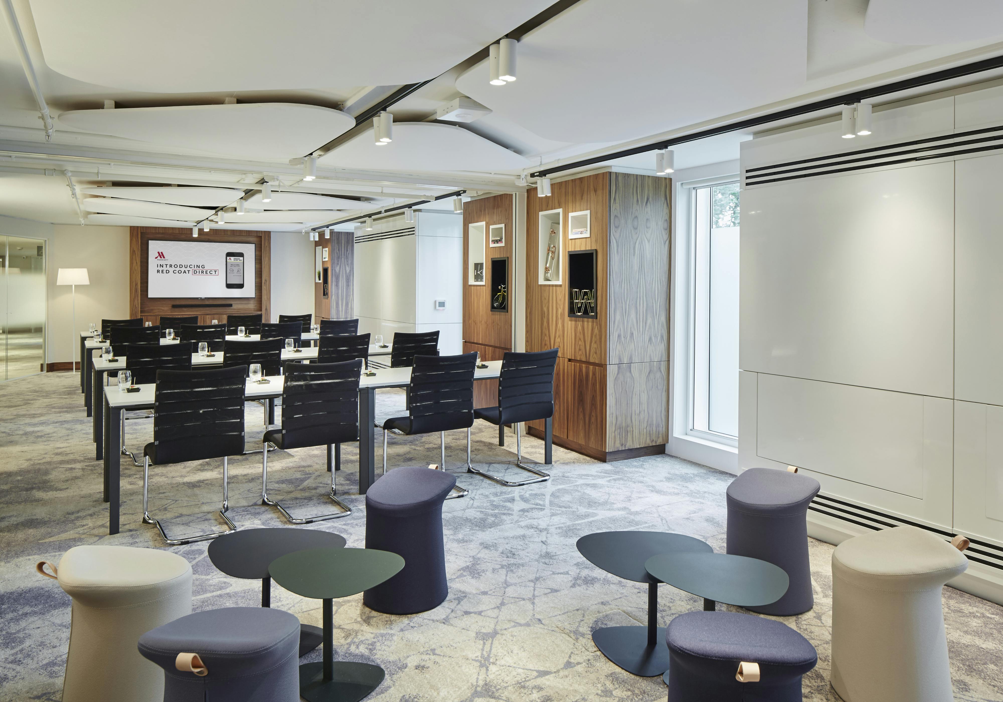 Modern meeting room in London Heathrow Marriott, ideal for hybrid events and collaboration.