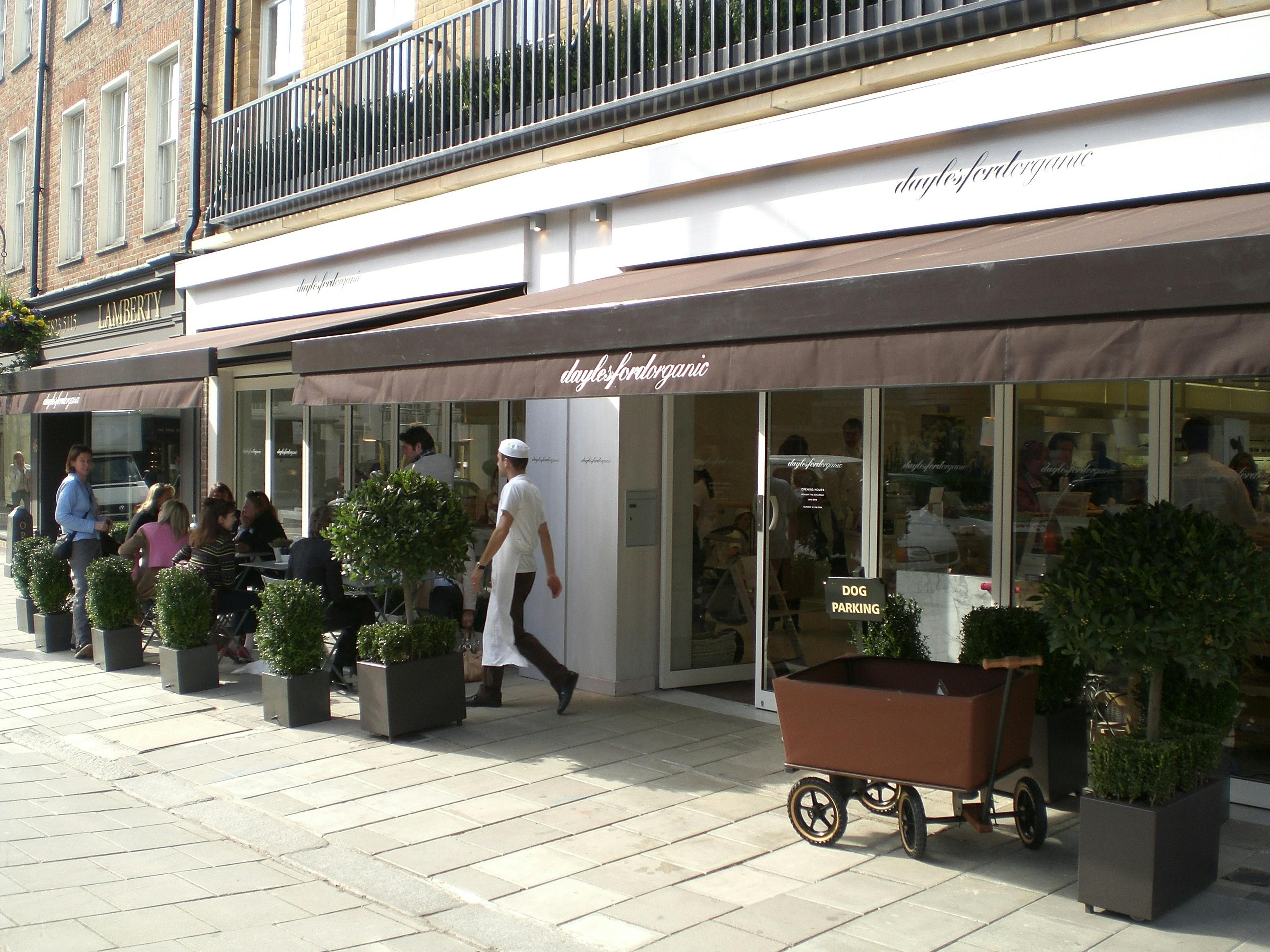 Outdoor café at Daylesford Organic Pimlico, perfect for casual meetings and networking.