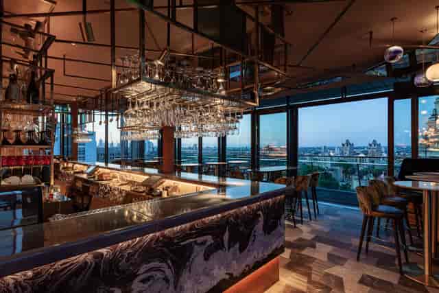 Stylish bar at Wildside, DoubleTree London, perfect for cocktail receptions and networking events.