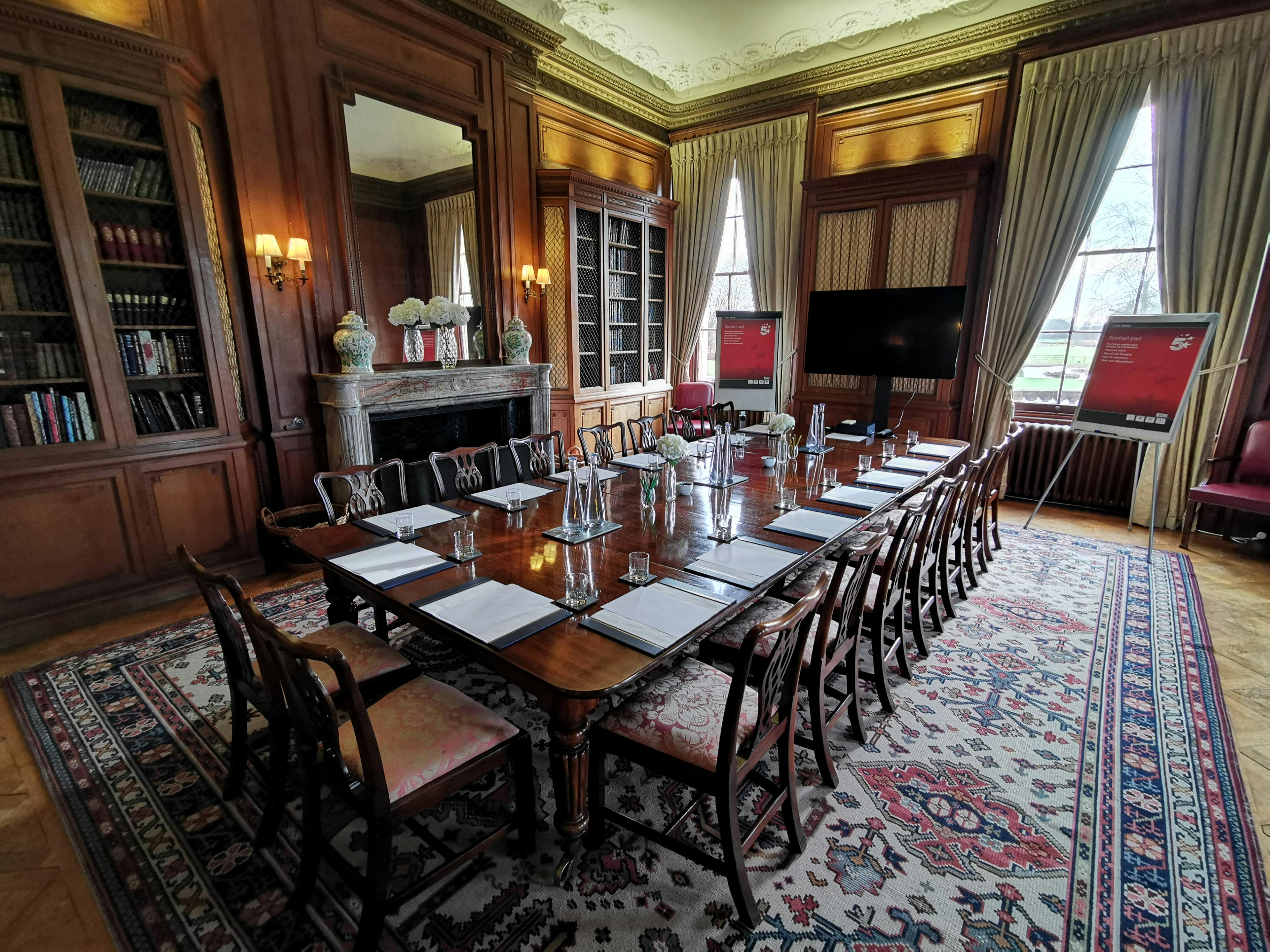 Elegant meeting room in Hartham Park, ideal for executive meetings and presentations.