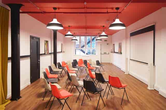 Versatile meeting space at The Hive, London Bridge, ideal for workshops and presentations.