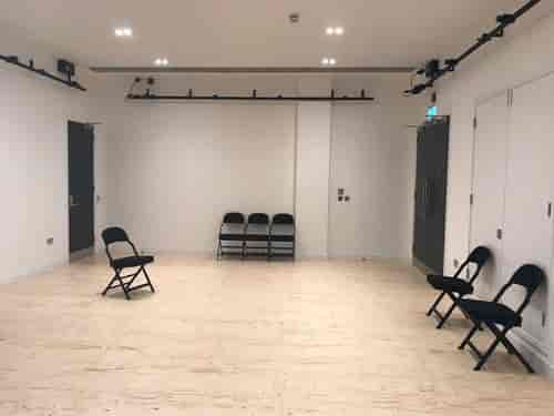 Minimalist meeting space with black chairs, ideal for workshops and discussions.