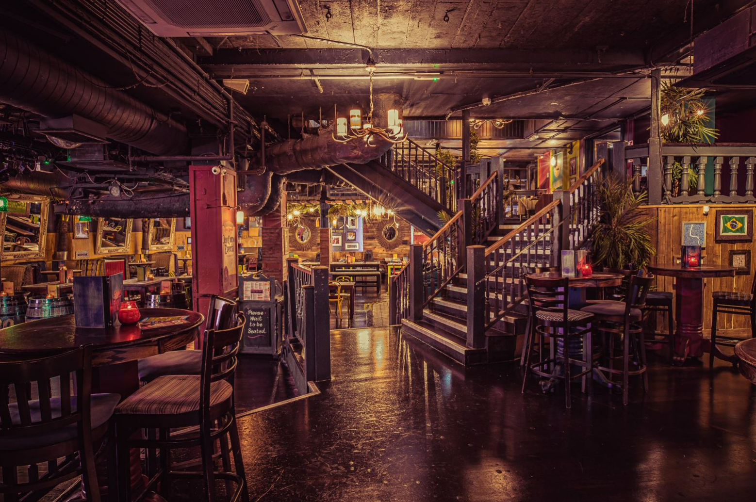 Cozy rustic venue in Salsa! Soho, ideal for intimate gatherings and casual events.