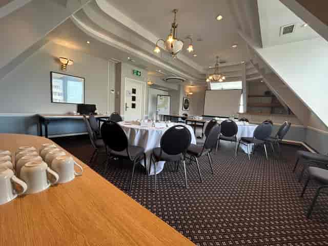 Coast View 2 meeting room at Mercure Brighton, ideal for workshops and gatherings.
