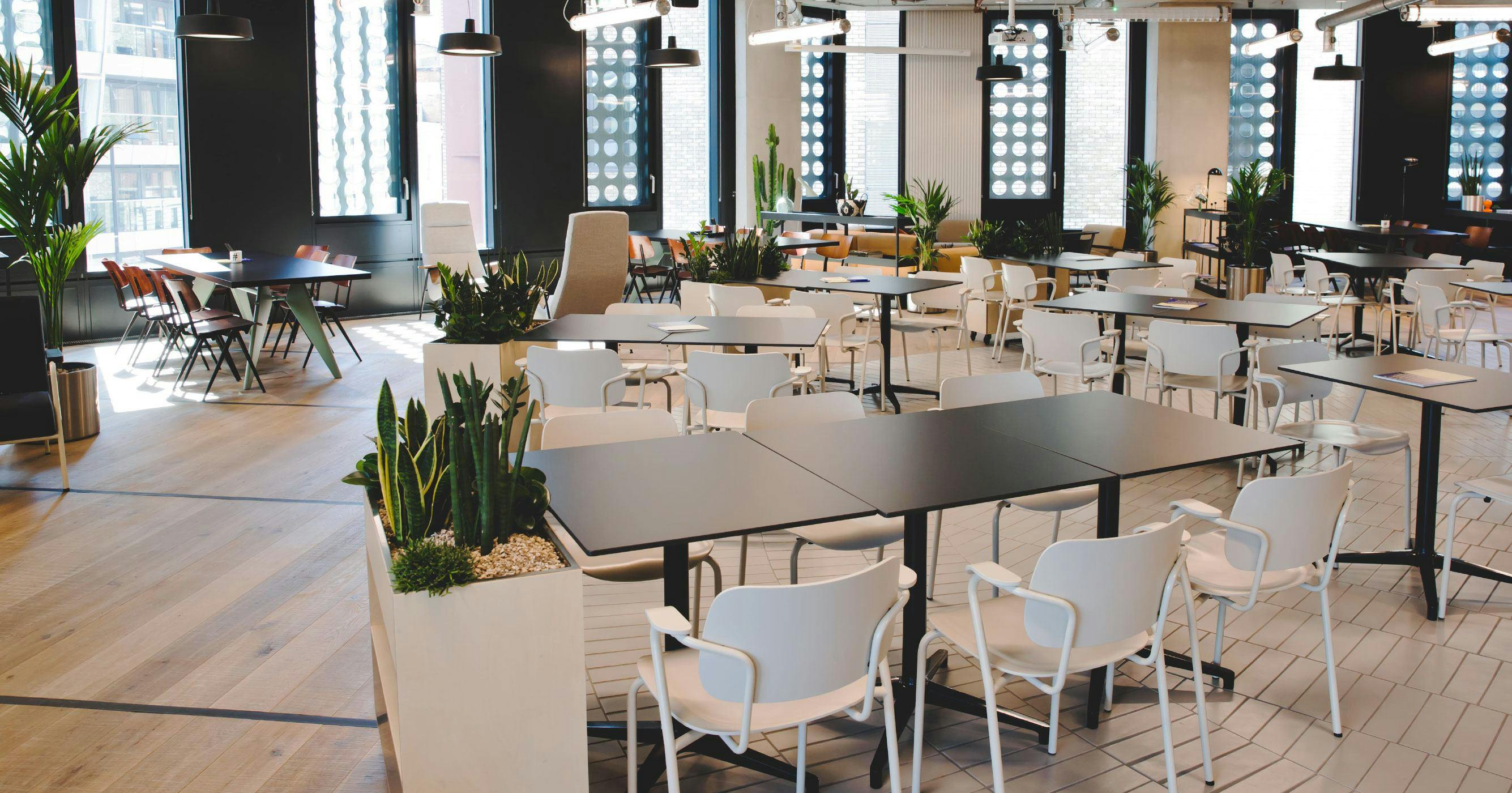 FORA - White Collar Factory - Lounge image 1