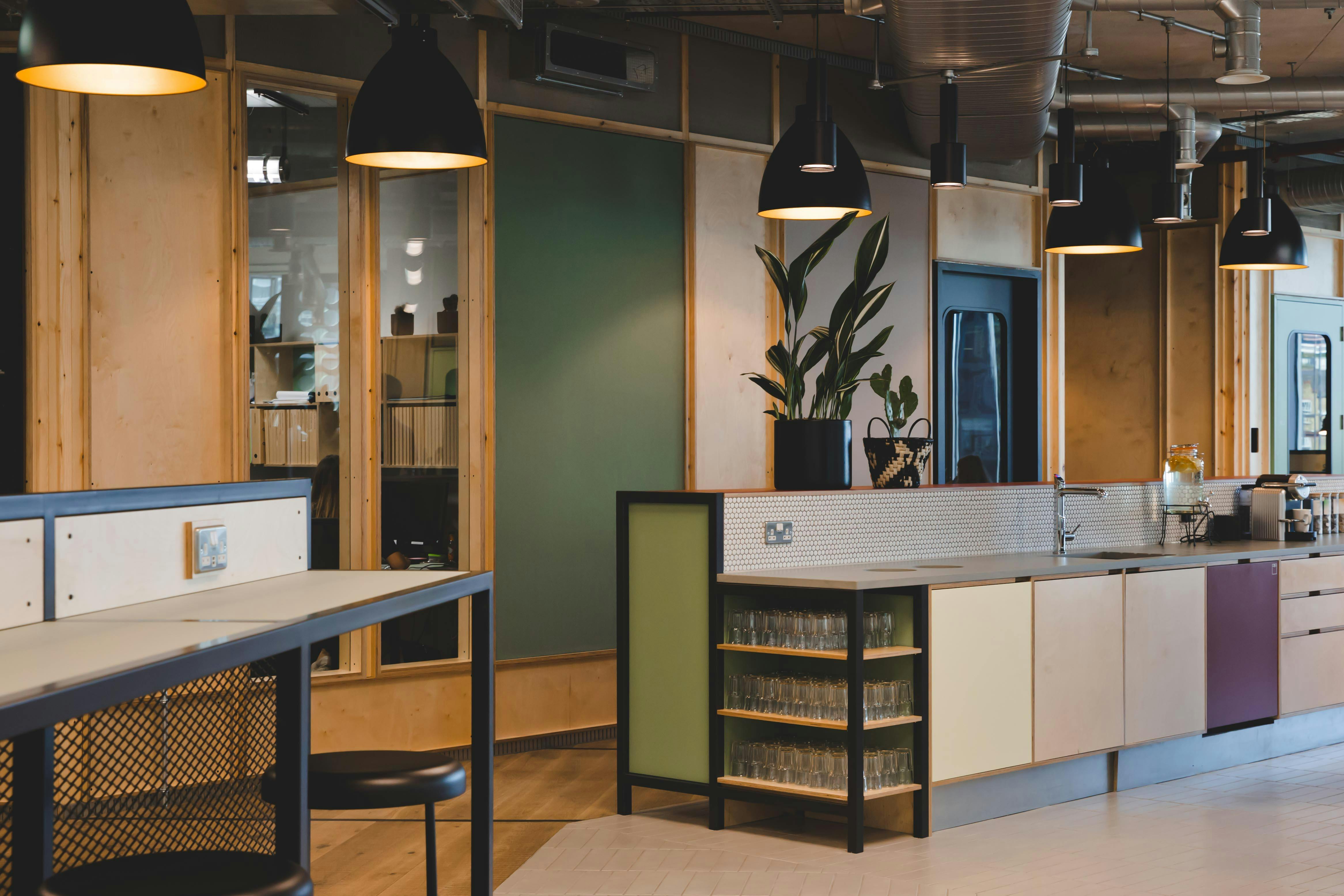 FORA - White Collar Factory - Lounge image 1