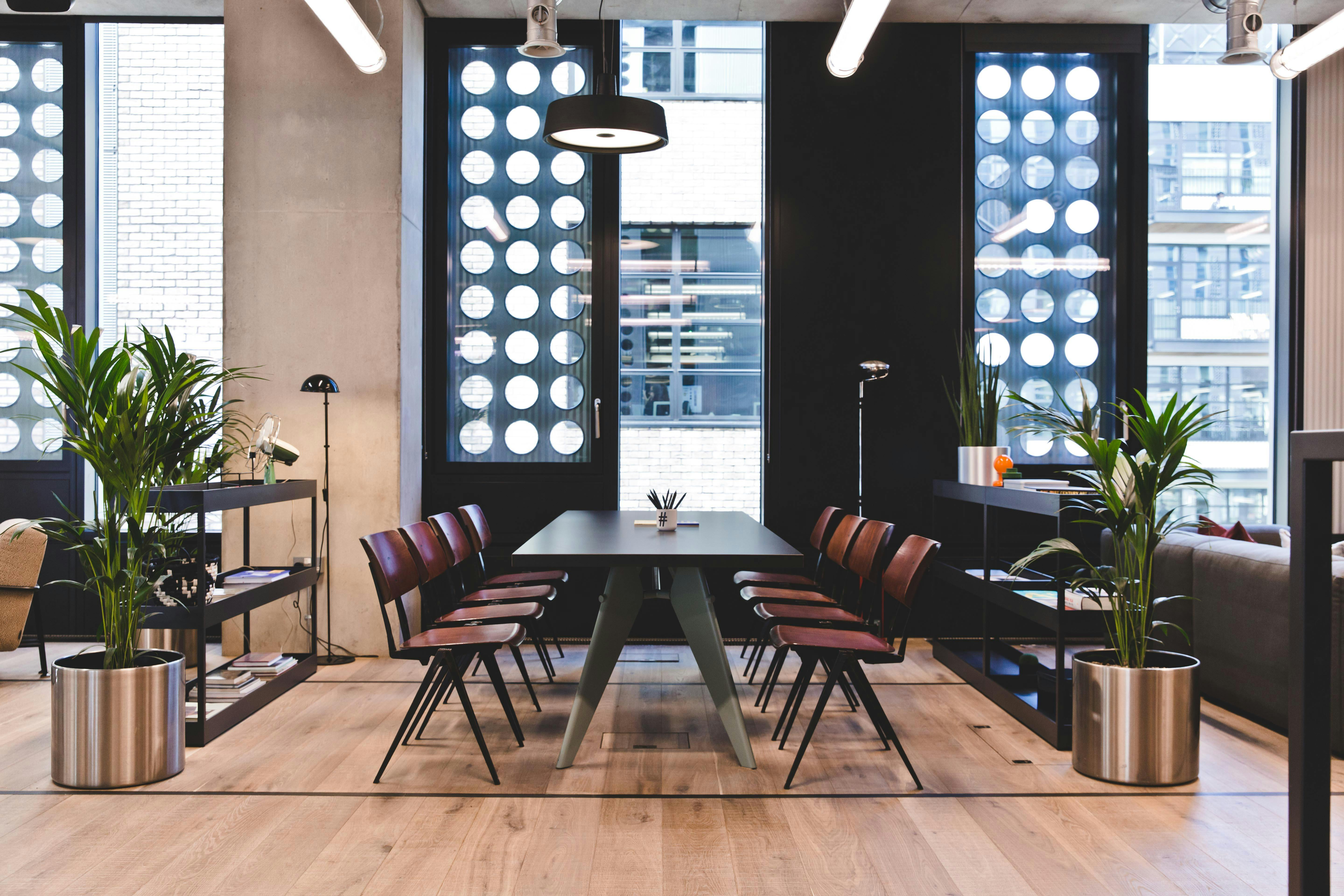 FORA - White Collar Factory - Lounge image 1