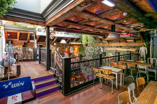 Private Mezzanine 