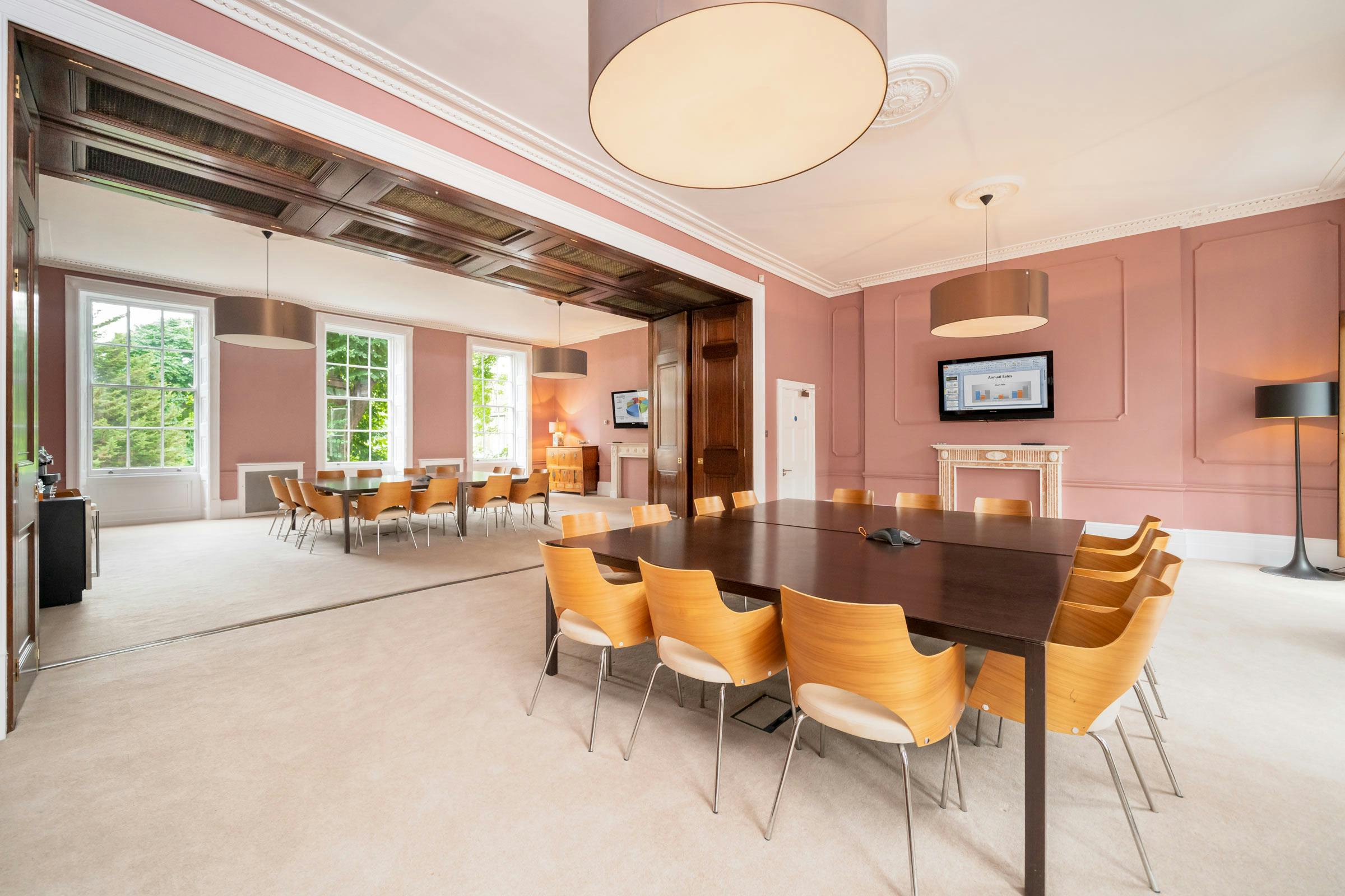 Russell Square Meeting Room with elegant decor, ideal for workshops and executive meetings.