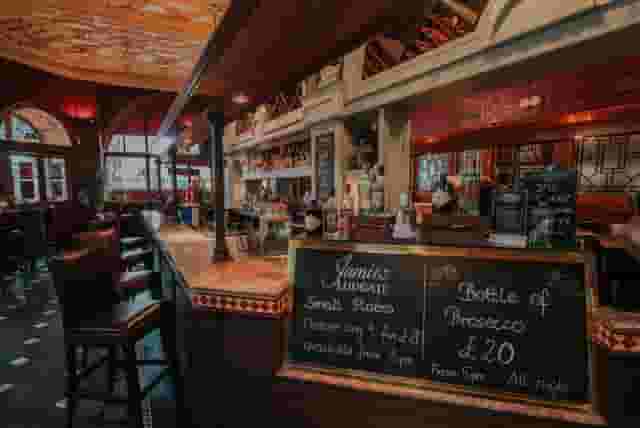 Jamies Ludgate Hill