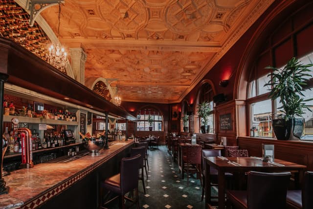 Jamies Ludgate Hill