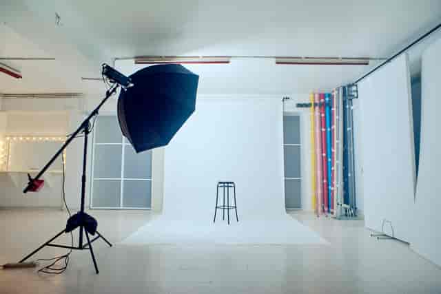 Versatile Unit B Studio venue with clean backdrop, ideal for events and meetings.