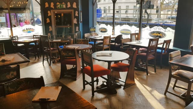 White Swan, Pimlico