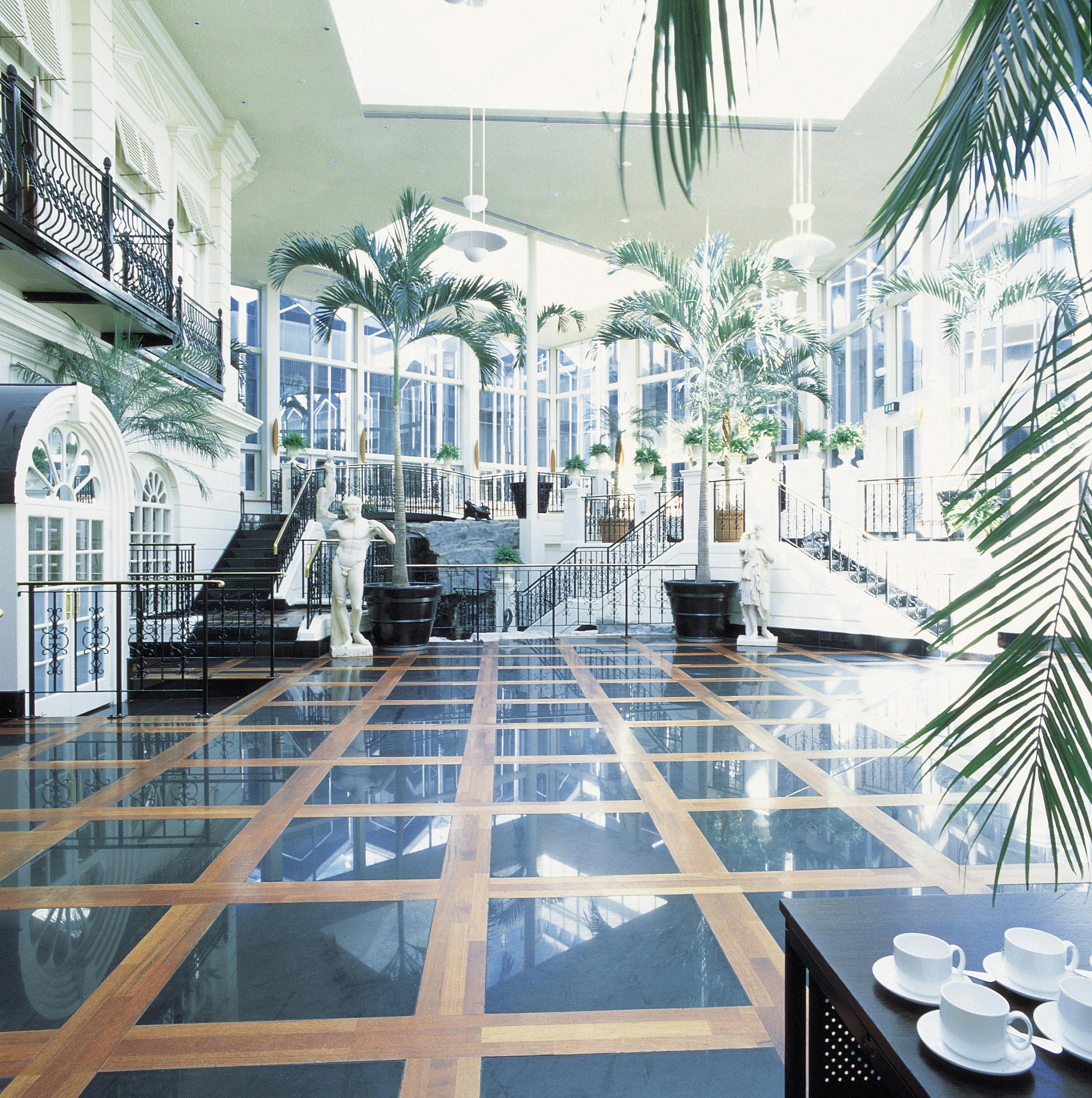 Newbury Suite 1 atrium at Radisson Blu Heathrow, ideal for elegant receptions and events.