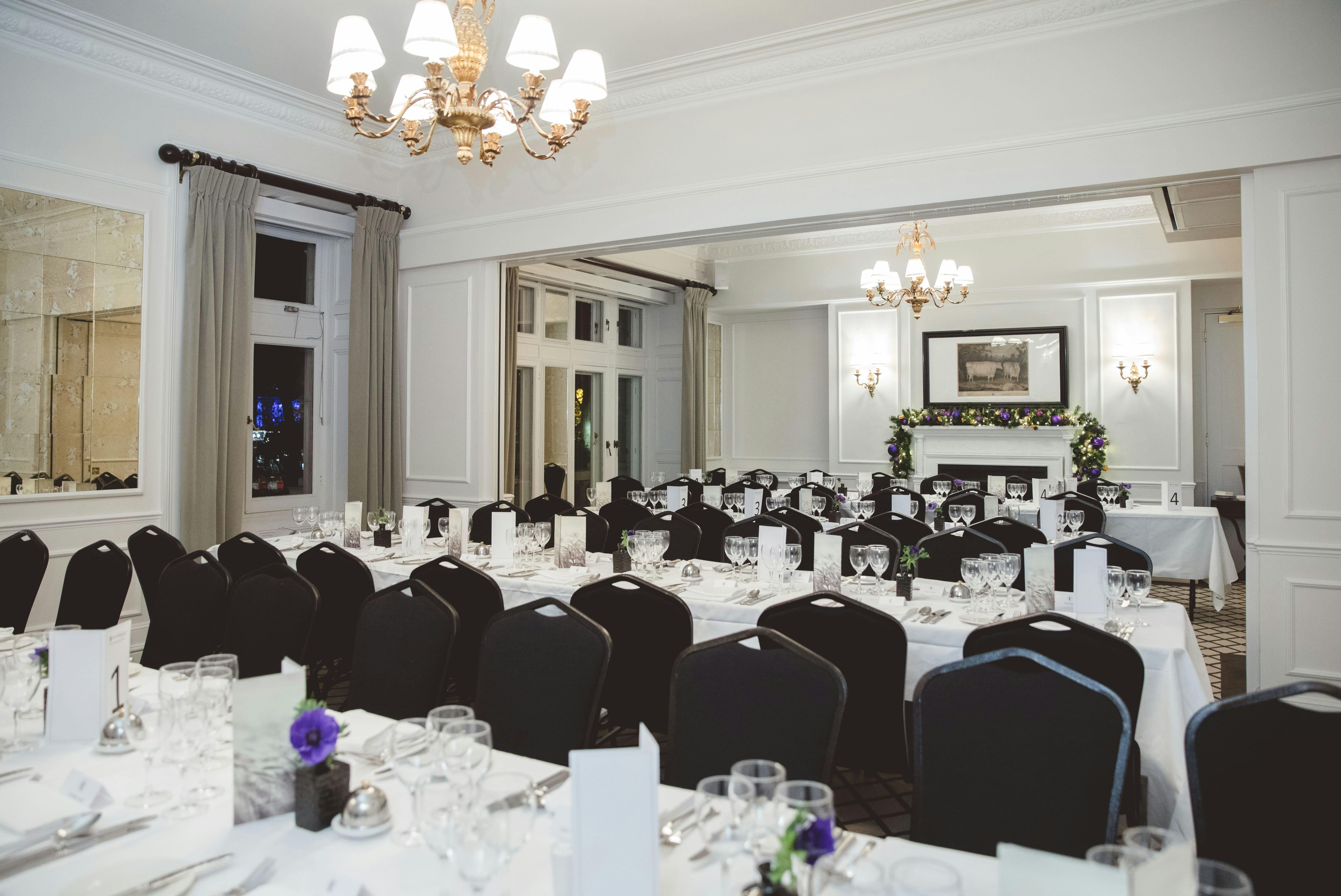 Elegant banquet room in Farmers Suite, ideal for weddings and corporate events.