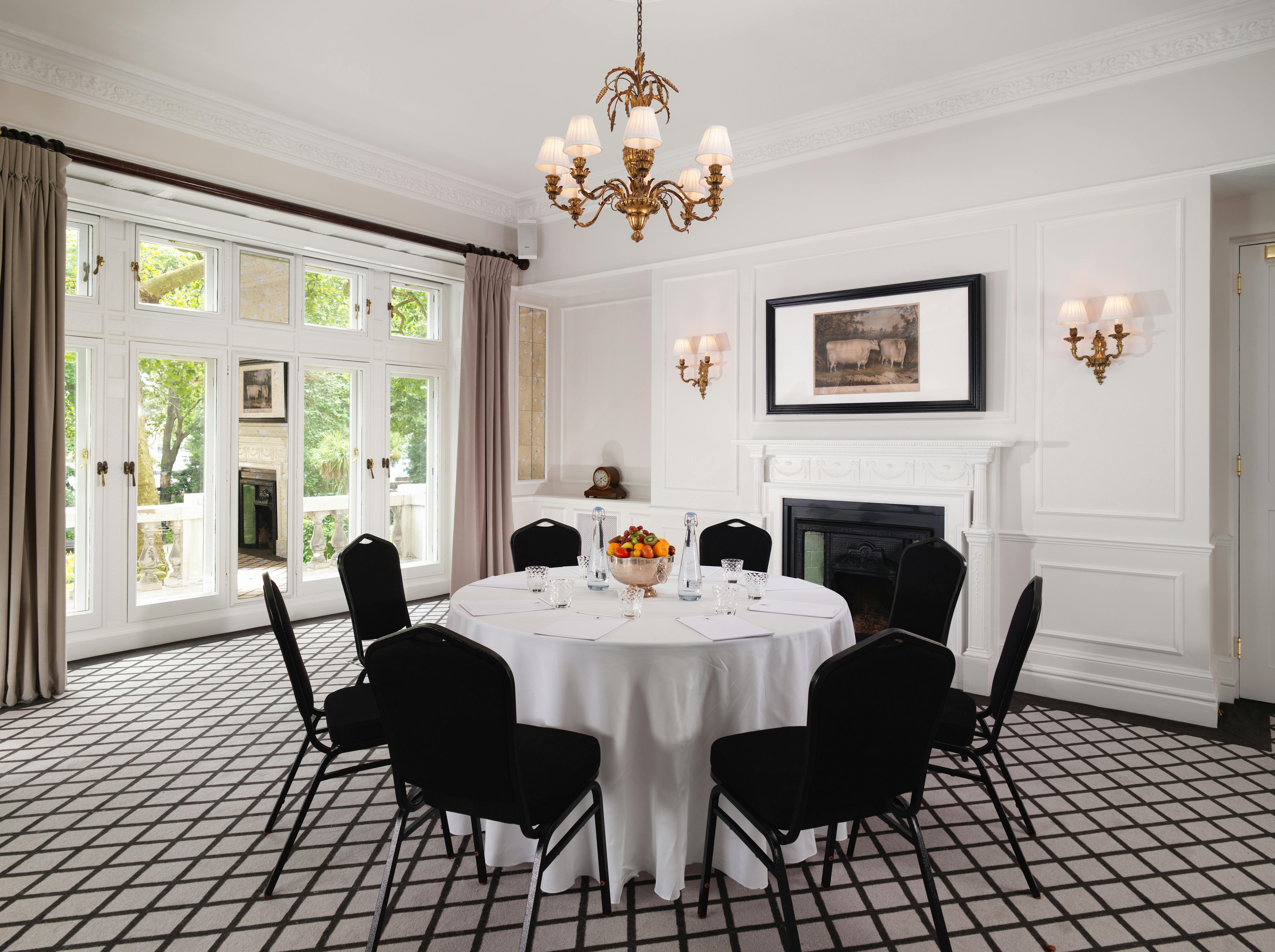 Cumber Room at The Farmers Club: elegant meeting space for corporate events and gatherings.