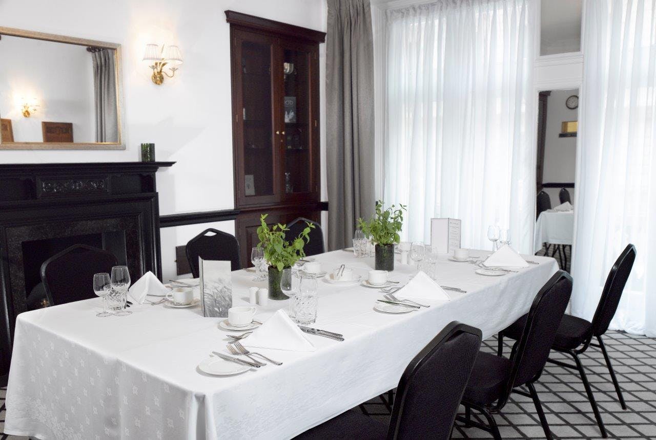 Elegant meeting space in The Farmers Club, ideal for corporate events and networking.