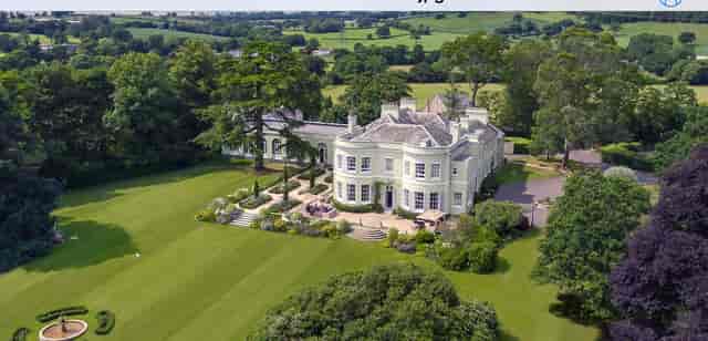 Georgian Orangey venue in Deer Park, ideal for upscale meetings and events.