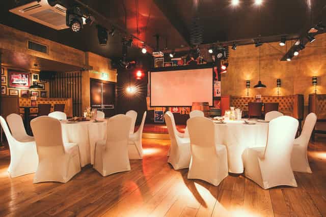 Casa De La Musica event space with elegant tables, ideal for corporate meetings and gatherings.