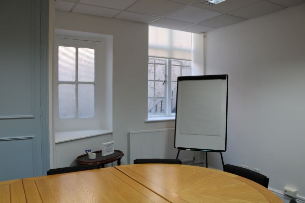 Marie-Louise Room in SPACE, Marylebone: bright meeting room with round table for brainstorming. - Banner