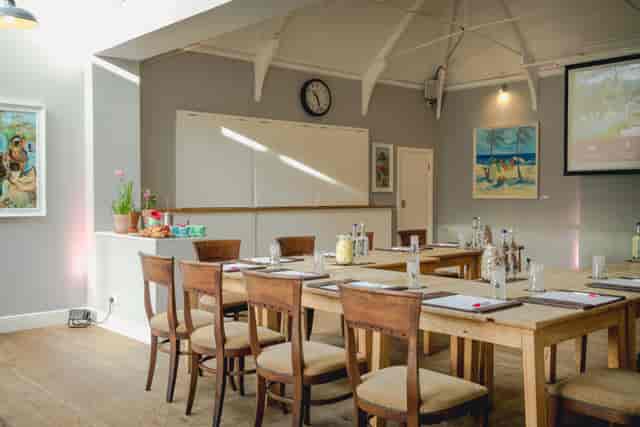 Deer Park Conservatory meeting room with natural light, ideal for workshops and brainstorming.
