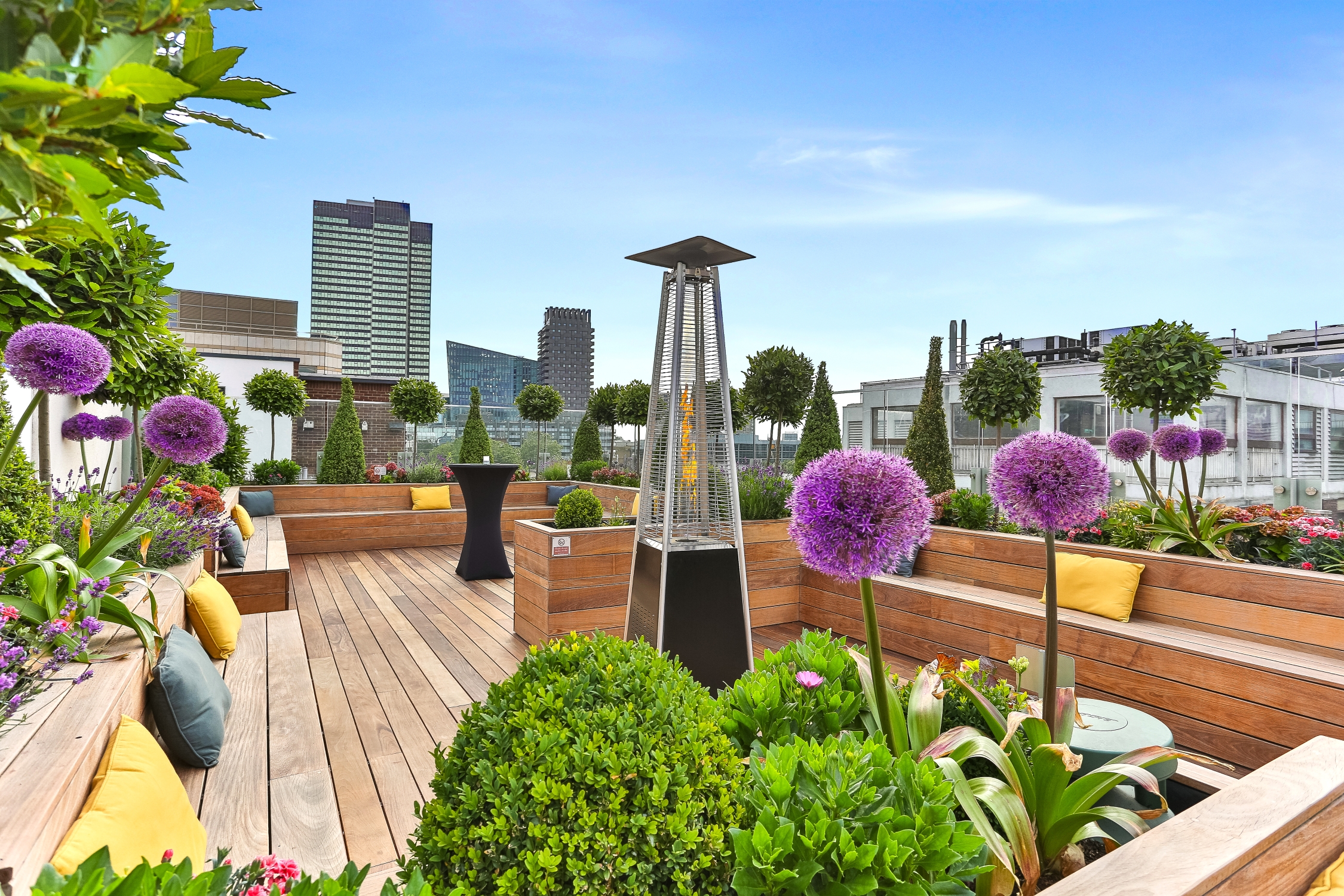 Penthouse wedding terrace, elegant reception, outdoor event - Banner