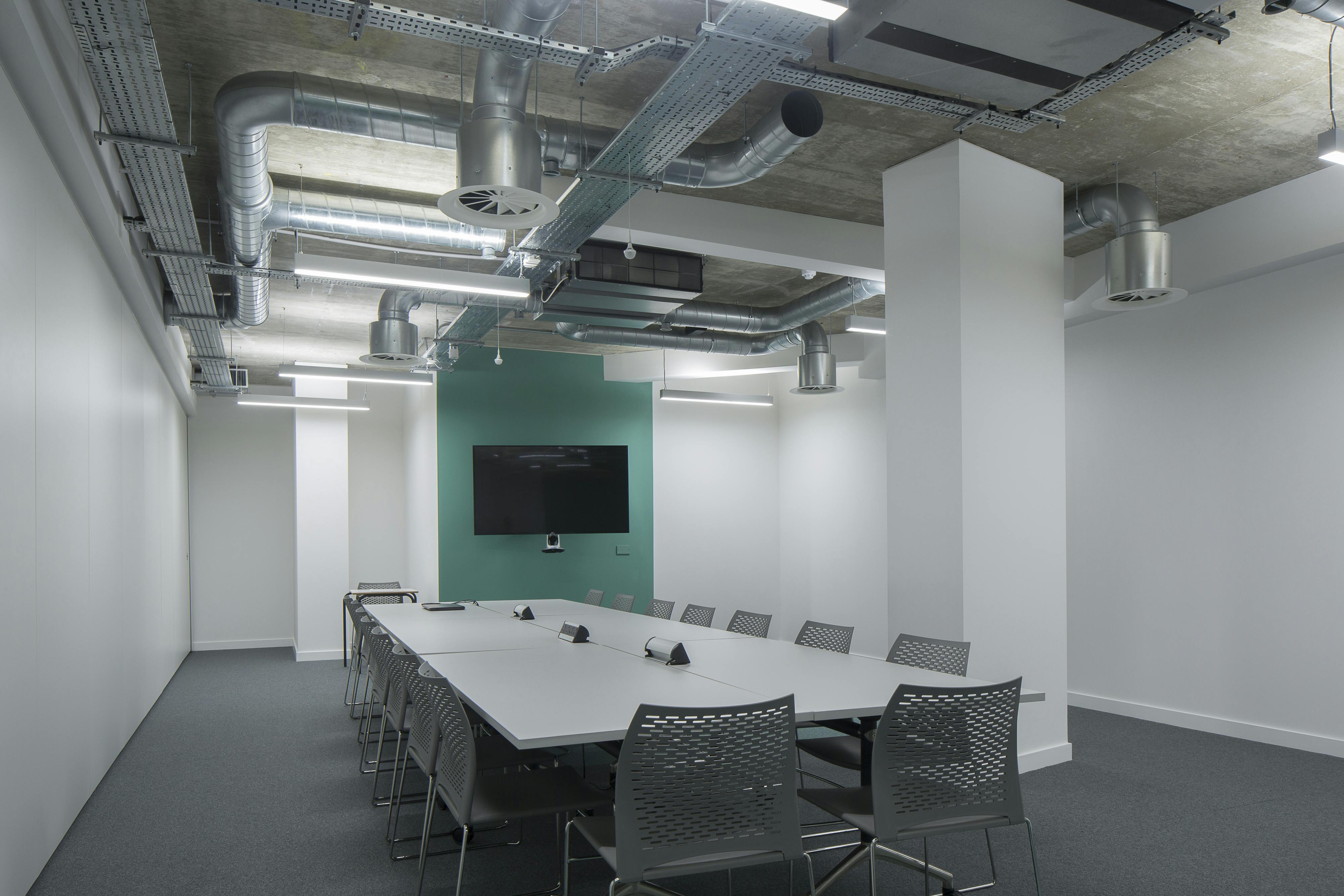 Modern meeting room with ergonomic chairs for efficient collaboration at ECOH.