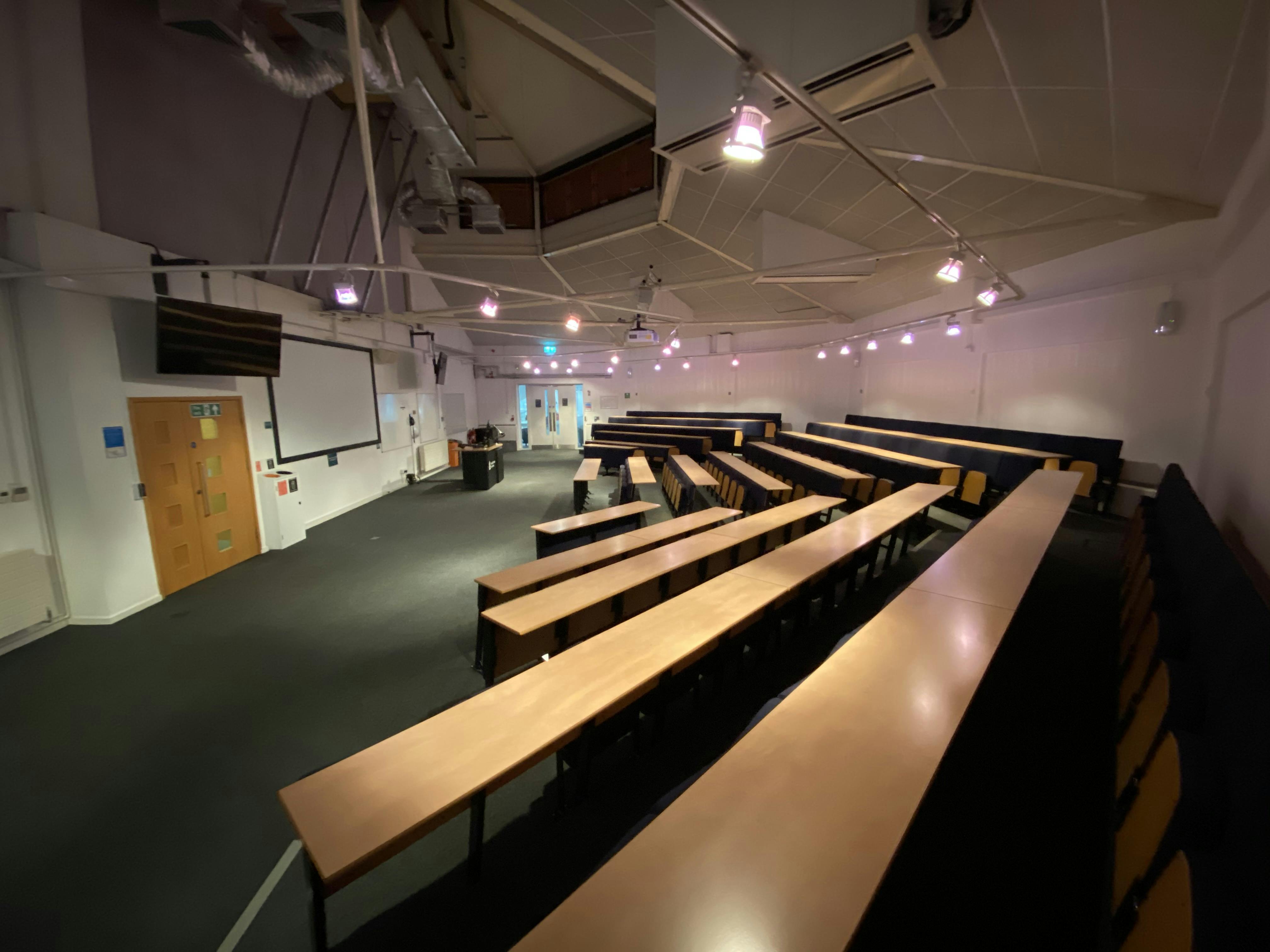 Spacious QUE 101 meeting room with tiered seating for corporate events in Chelmsford.