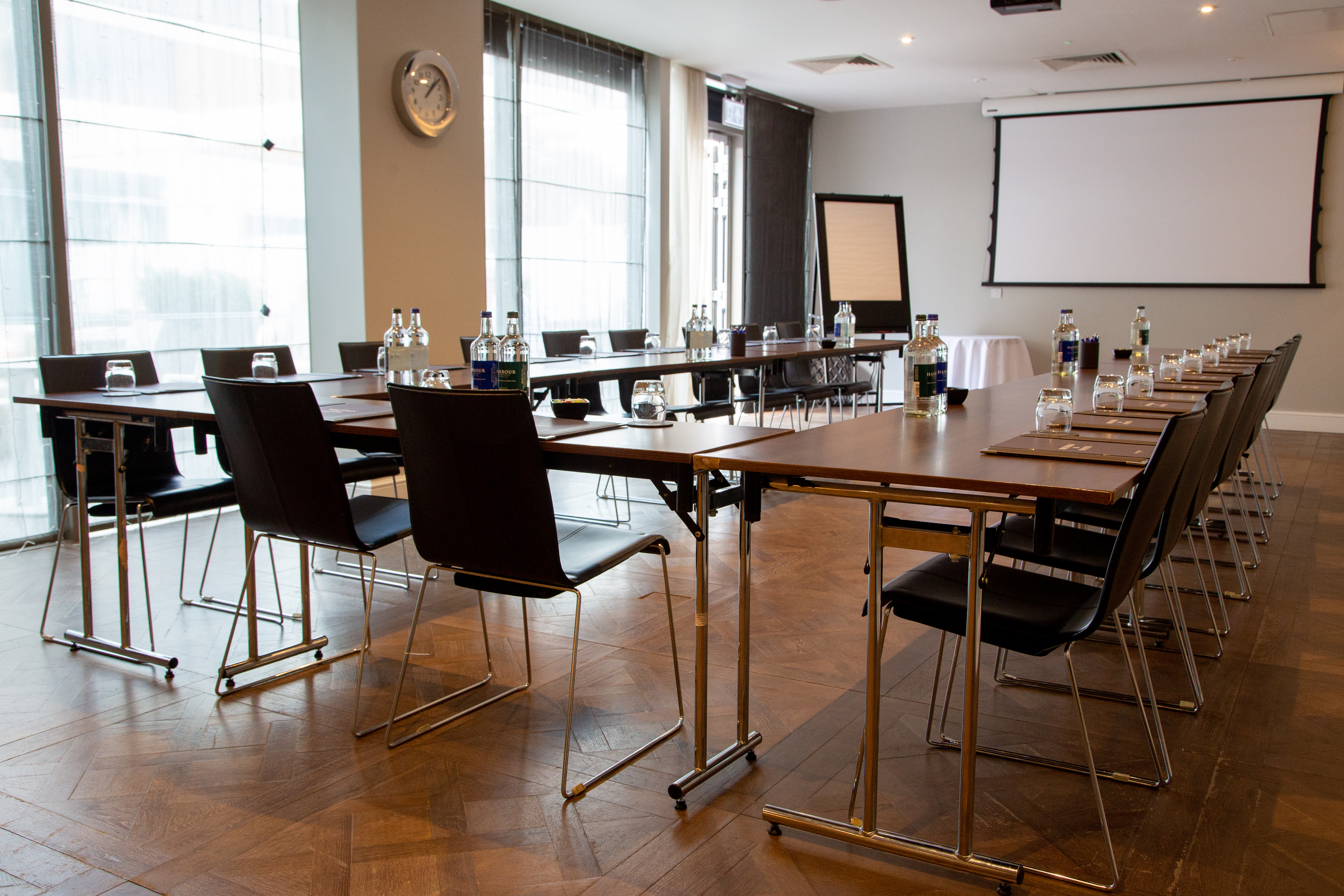 Guildford Harbour Hotel - image 2