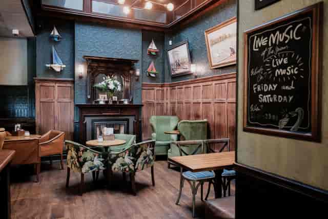 The Swan, Hyde Park - image 3