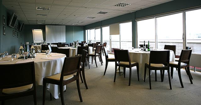 Berkshire Stand - Fred Winter & Mandarin Suites