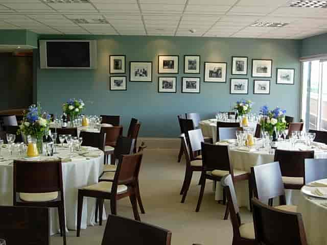 Berkshire Stand event space with elegant round tables, ideal for corporate meetings and gatherings.