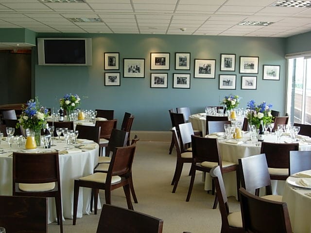 Berkshire Stand event space with elegant round tables, ideal for corporate meetings and gatherings.