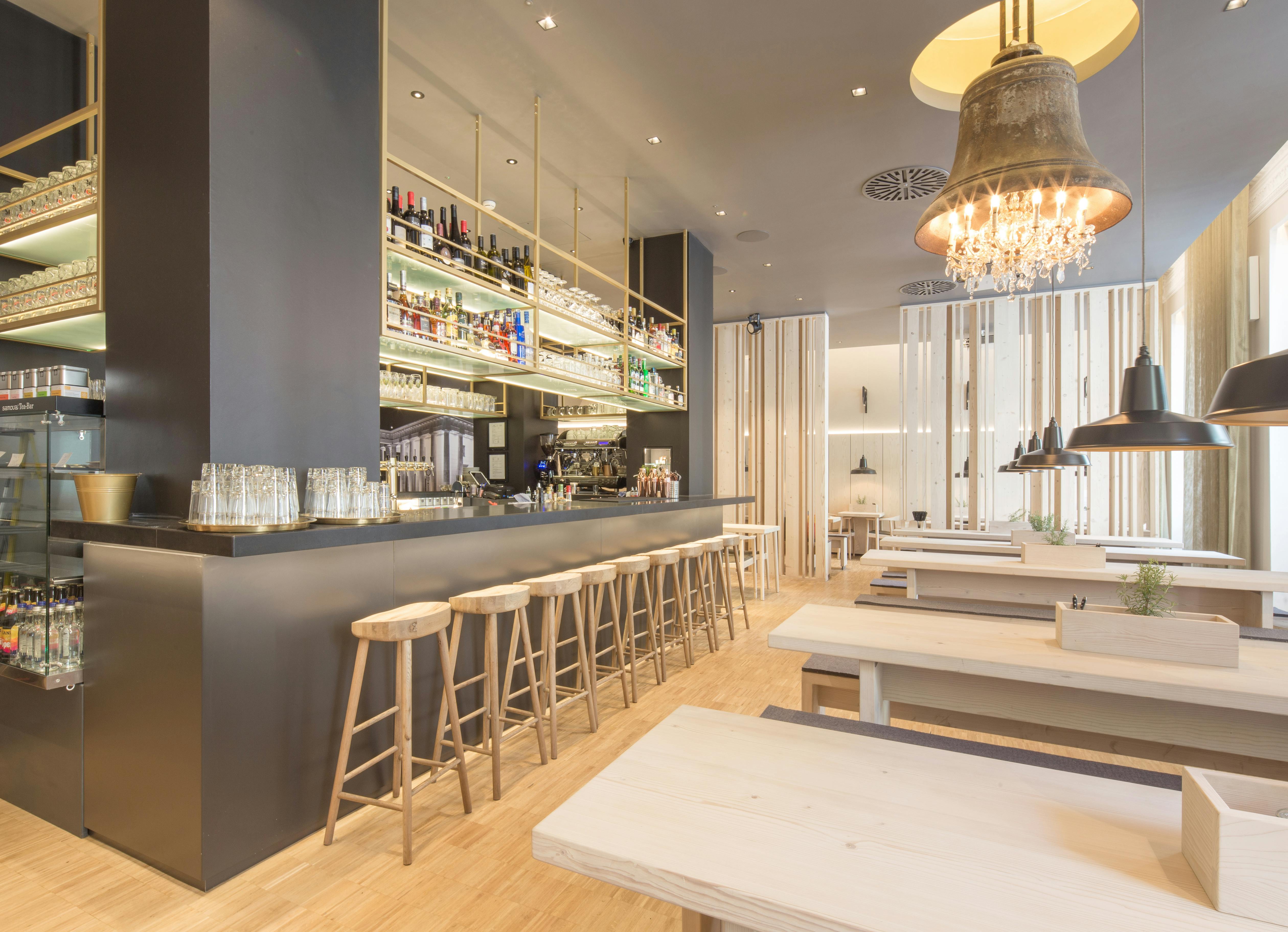 Modern bar area in Stein's Berlin Restaurant, ideal for networking events and gatherings.