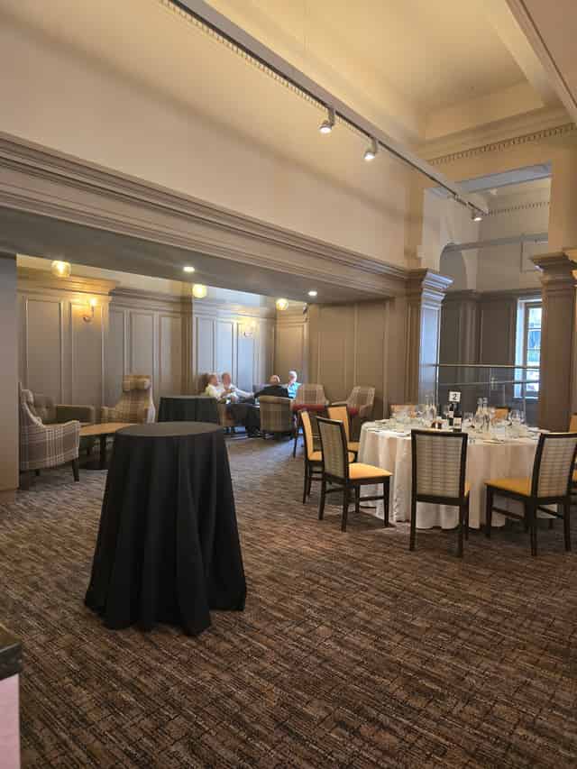 Six Clerks Restaurant and Bar 