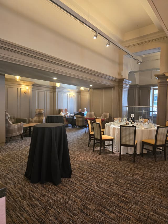 Six Clerks Restaurant and Bar 