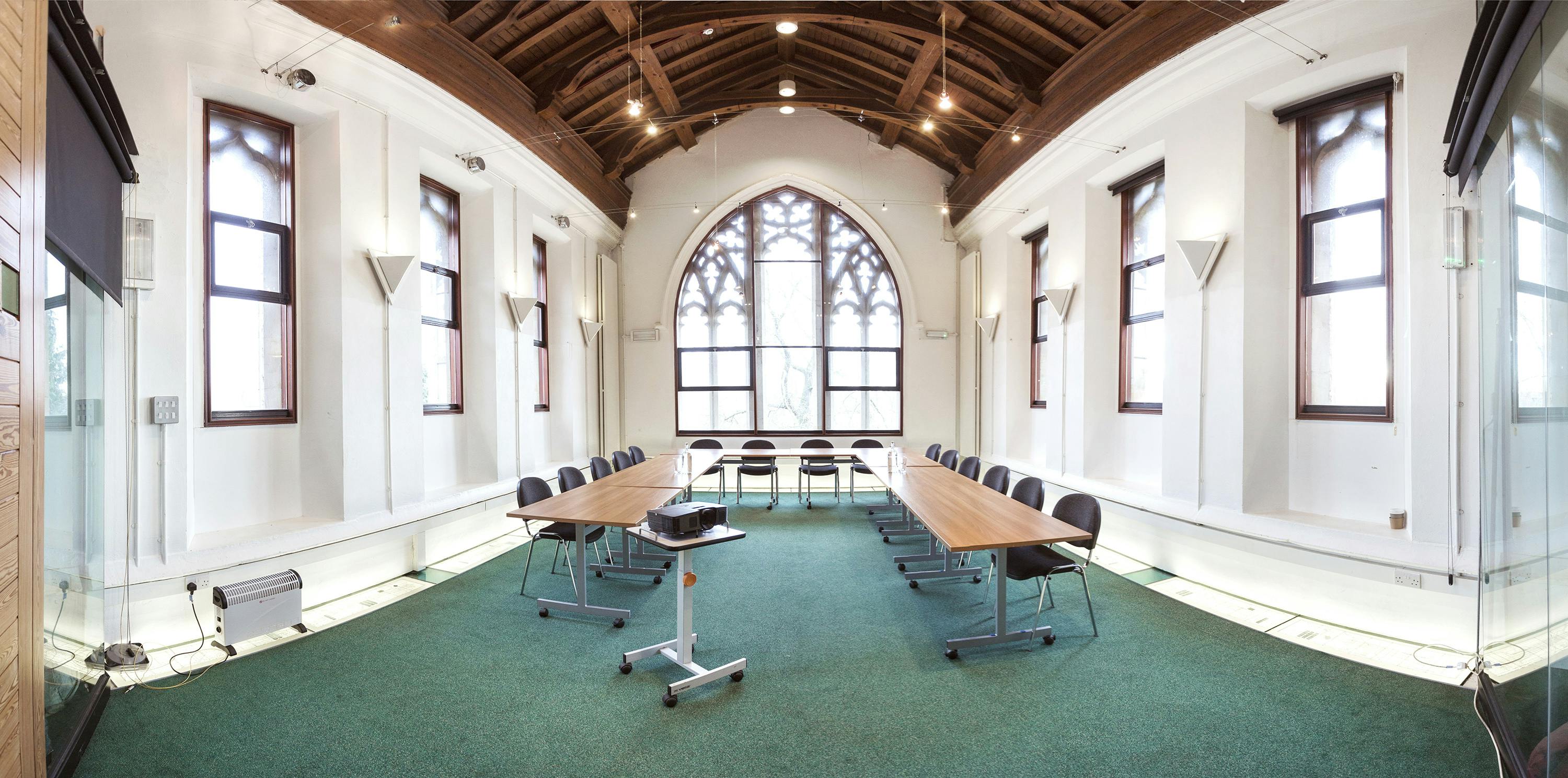 Apex meeting room with high ceilings, ideal for workshops and collaborative discussions.