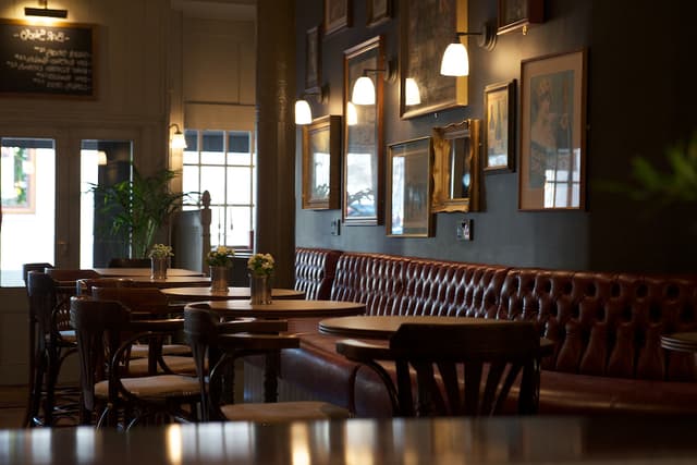 Dalys Wine Bar