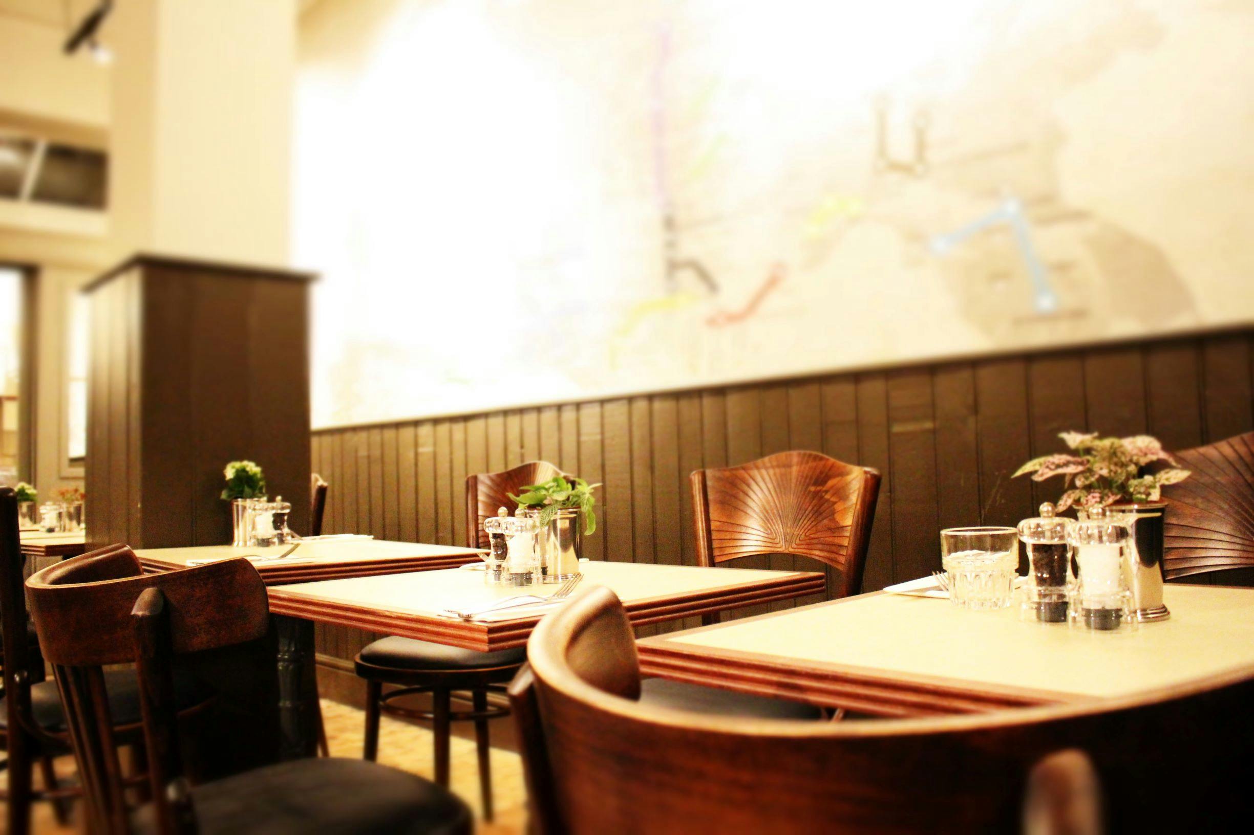 Cozy Map Room at Dalys Wine Bar, perfect for intimate meetings and small events.