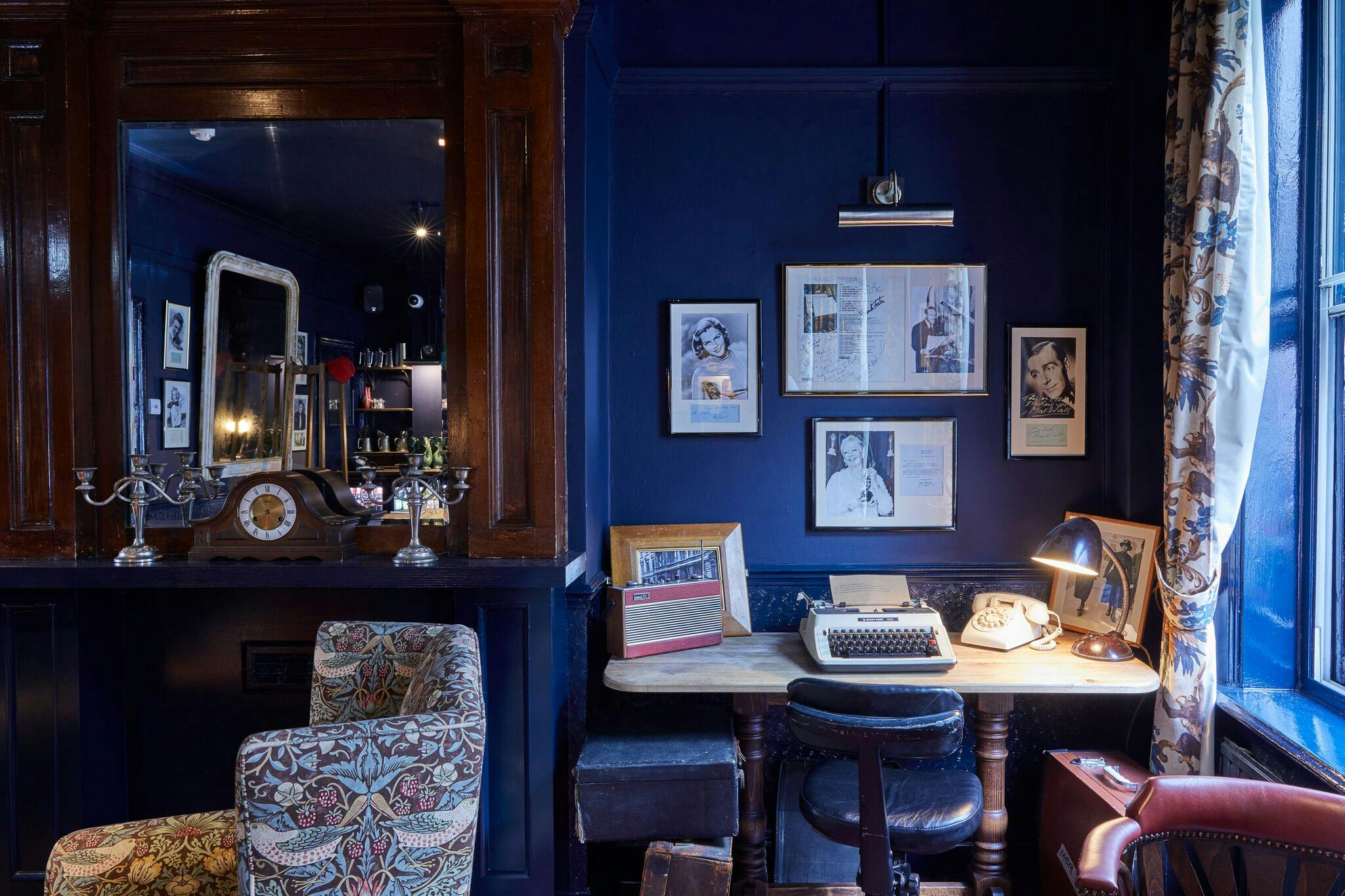 Cozy vintage meeting space with blue walls at Bow Street Tavern for creative brainstorming.