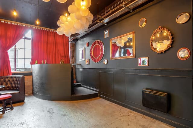 U7 Lounge